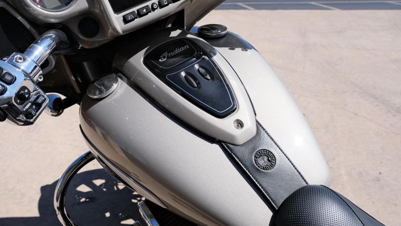 USED 2022 INDIAN MOTORCYCLE CHIEFTAIN LIMITED SILVER QUARTZ MTLC 49ST Image 12