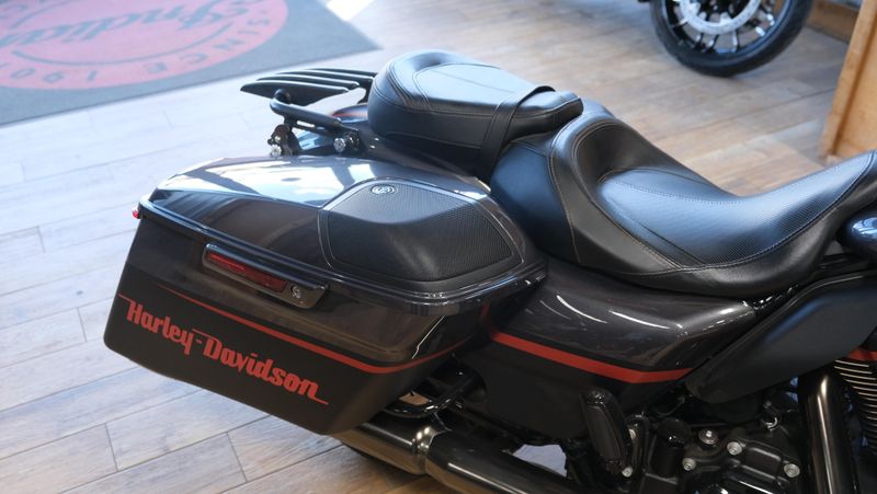 USED 2018 HARLEY STREET GLIDE CVO STREET GLIDE Image 15