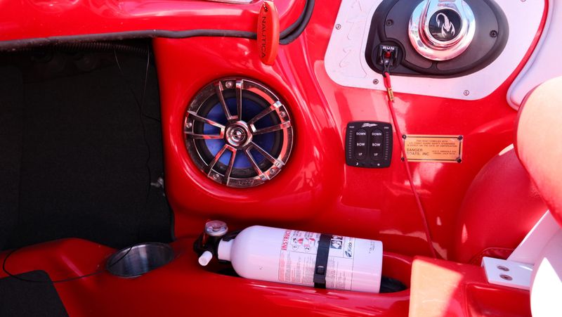 USED 2011 SANGER V 23 XTZ Image 19