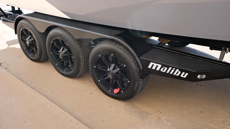 NEW 2026 MALIBU 25 LSV Image 57