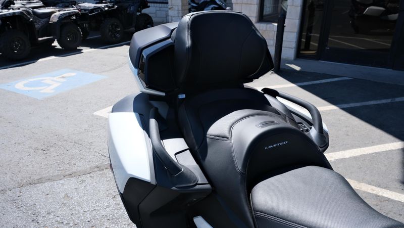 NEW 2026 CAN-AM SPYDER RT LIMITED Image 14