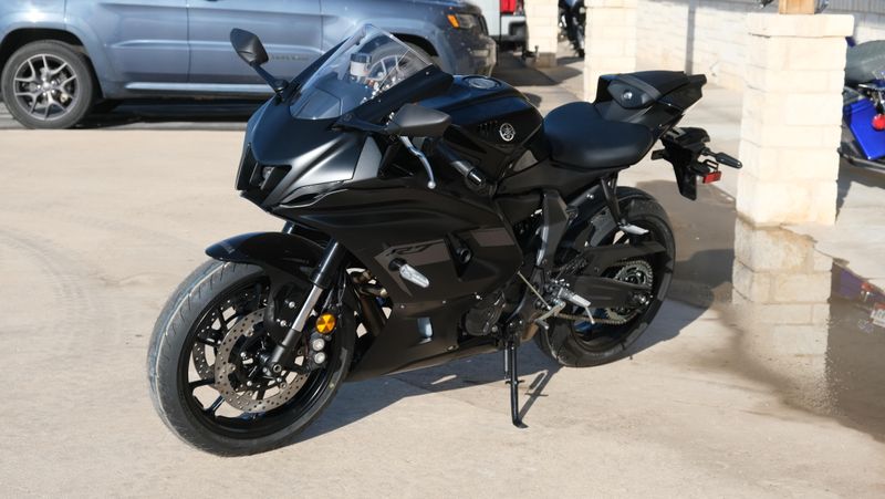 NEW 2025 YAMAHA YZFR7 Image 3