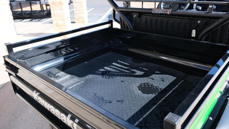 NEW 2026 KAWASAKI MULE SX 4X4 XC LE  in a METALLIC ONYX BLACK exterior color. Family PowerSports (877) 886-1997 familypowersports.com 