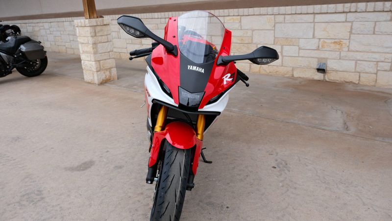 NEW 2026 YAMAHA YZF-R7 70TH ANNIVERSARY EDITION Image 8