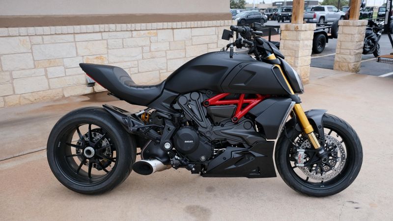 USED 2021 DUCATI XDIAVEL S Image 2