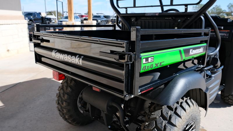 NEW 2026 KAWASAKI MULE SX 4X4 XC LE  in a METALLIC ONYX BLACK exterior color. Family PowerSports (877) 886-1997 familypowersports.com 