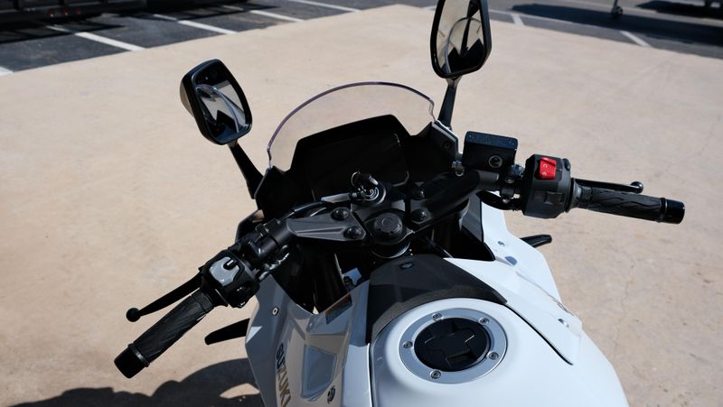 NEW 2026 SUZUKI GSX-8R Image 3