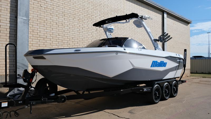 NEW 2026 MALIBU 25 LSV Image 2