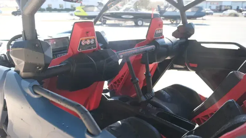 NEW 2026 CAN-AM MAVERICK X3 MAX X RS TURBO RR SMARTSHOX WITH 1025 TOUCHSCREEN Image 10