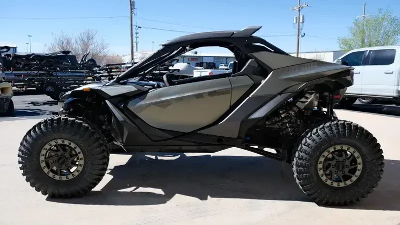 NEW 2026 CAN-AM MAVERICK R X RC 999T DCT Image 4