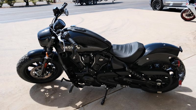 NEW 2025 INDIAN MOTORCYCLE SCOUT BOBBER LIMITED BLACK METALLIC Image 4
