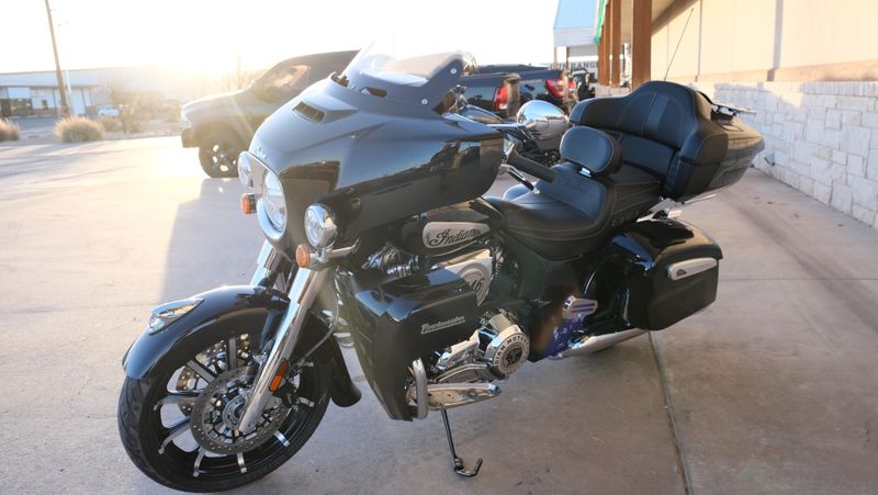 USED 2024 INDIAN MOTORCYCLE ROADMASTER LTD BLACK AZURE CRYSTAL 49ST LIMITED Image 6