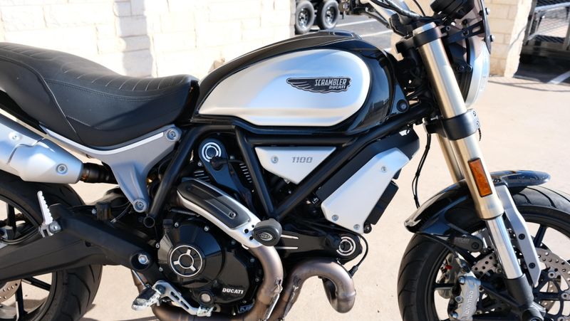 USED 2018 DUCATI SCRAMBLER 1100 Image 15