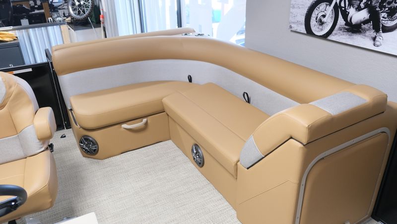 NEW 2026 CREST CONQUEST SE 200 CRUISE Image 11