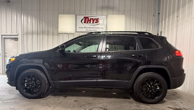 Used 2023 Jeep Cherokee Altitude LuxImage 15