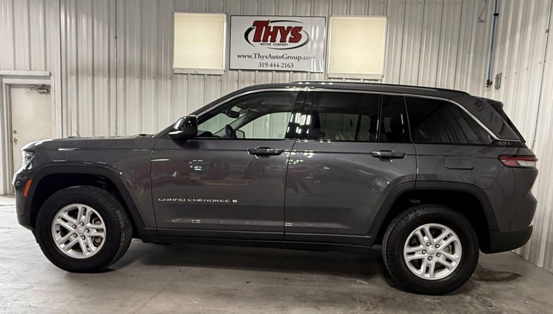 Used 2023 Jeep Grand Cherokee LaredoImage 17