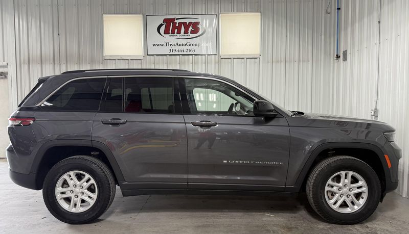 Used 2023 Jeep Grand Cherokee LaredoImage 2