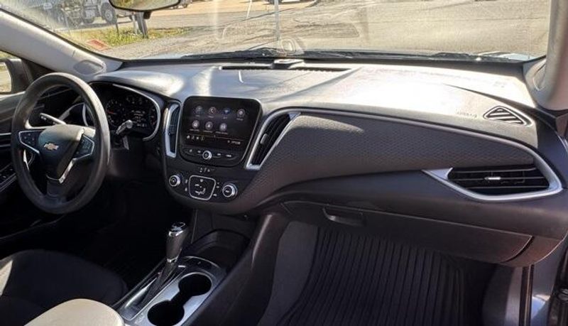 Used 2020 Chevrolet Malibu LSImage 8