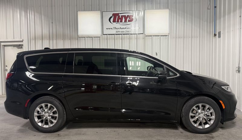 New 2026 Chrysler Pacifica LimitedImage 2