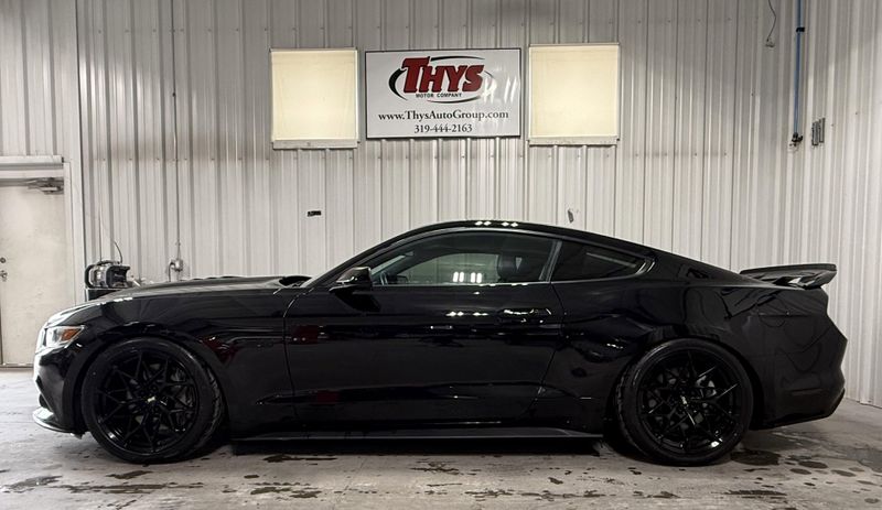 Used 2017 Ford Mustang Image 11