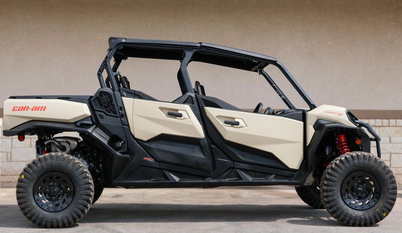 2024 Can-Am COMMANDER MAX XTP 1000R DESERT TAN AND CARBON BLACKImage 2