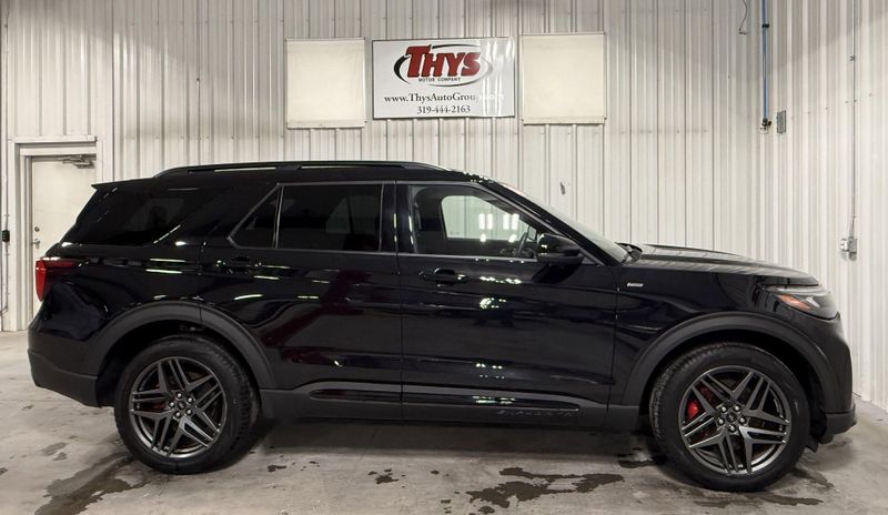 Used 2025 Ford Explorer ST-LineImage 1