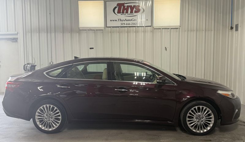 Used 2018 Toyota Avalon LimitedImage 2