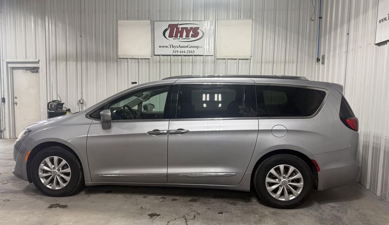 Used 2018 Chrysler Pacifica Touring LImage 14