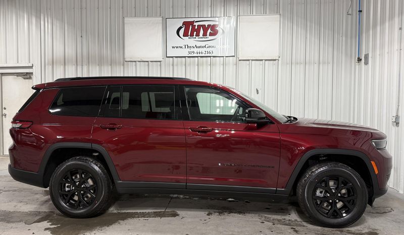 New 2025 Jeep Grand Cherokee L Altitude 4x4Image 2