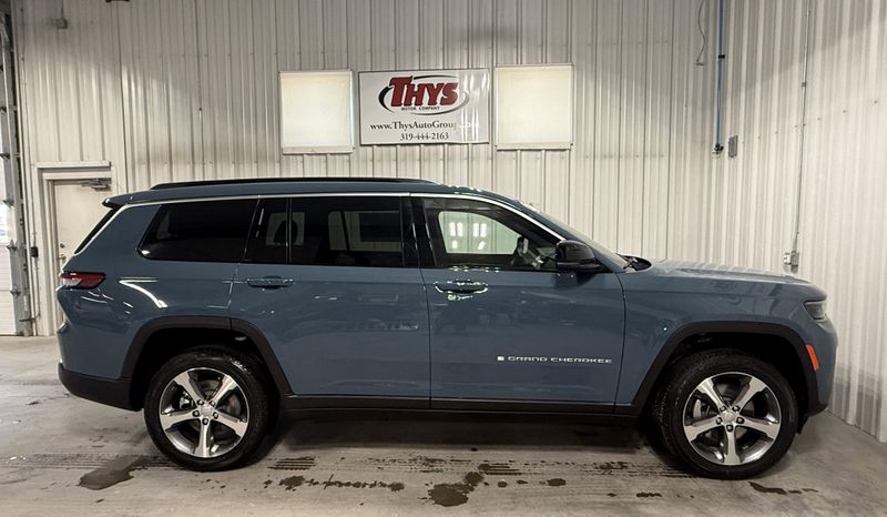 New 2026 Jeep Grand Cherokee L Limited 4x4Image 2