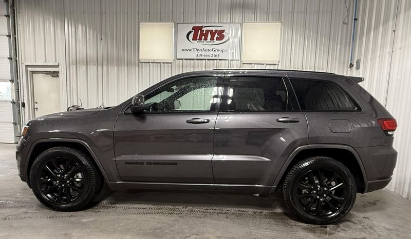 Used 2021 Jeep Grand Cherokee Laredo XImage 14