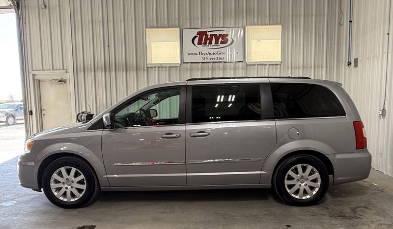 Used 2016 Chrysler Town & Country TouringImage 13