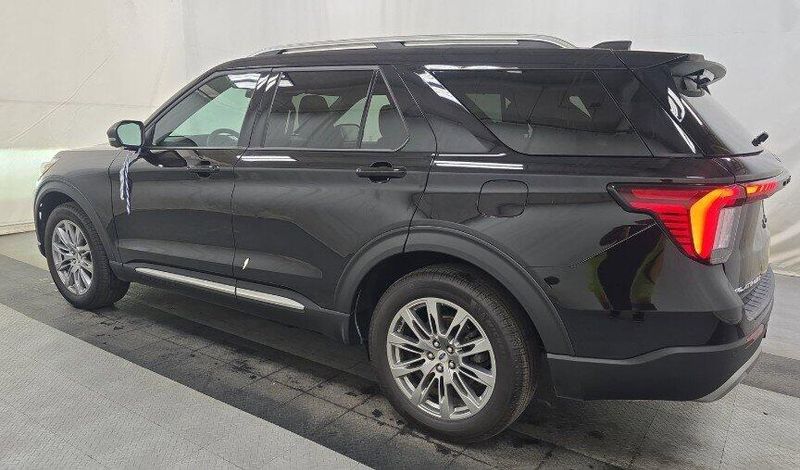 2025 Ford Explorer Platinum photo 3