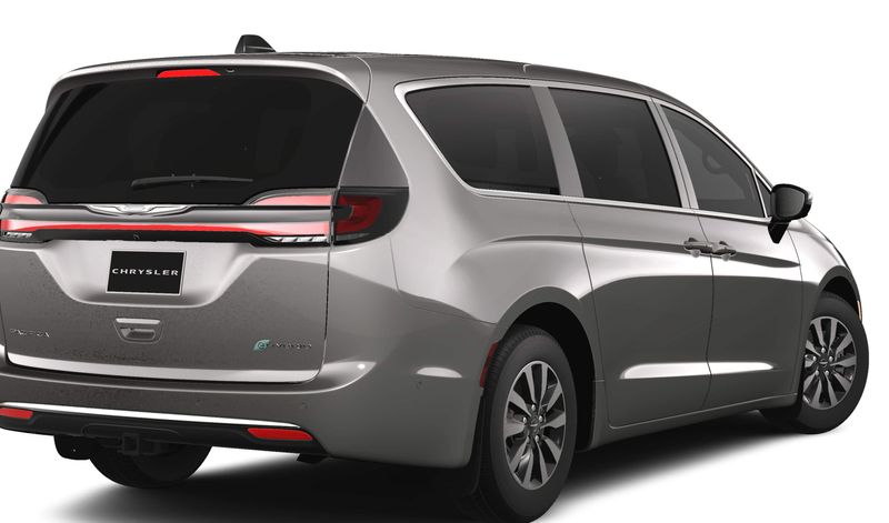 2025 Chrysler Pacifica Plug-in Hybrid SelectImage 2