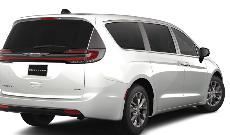 2024 Chrysler Pacifica Touring L AwdImage 2