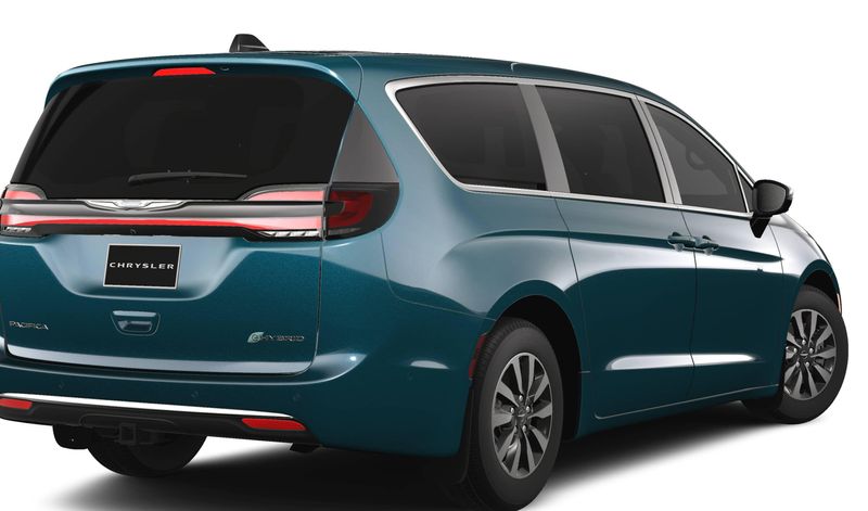 2025 Chrysler Pacifica Plug-in Hybrid SelectImage 2