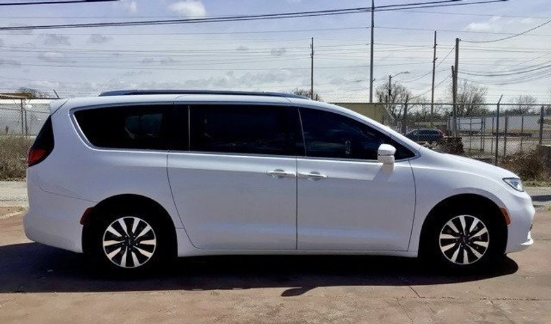 2021 Chrysler Pacifica Touring LImage 6