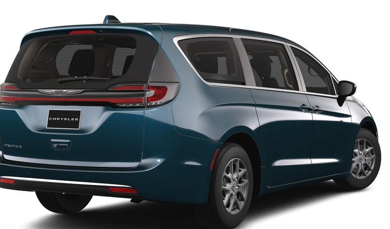 2023 Chrysler Pacifica Touring LImage 2