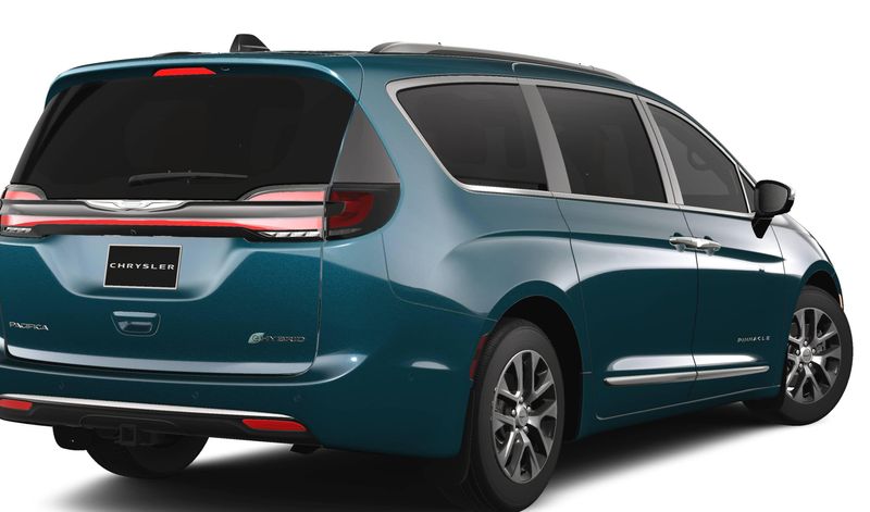 2025 Chrysler Pacifica Plug-in Hybrid PinnacleImage 2