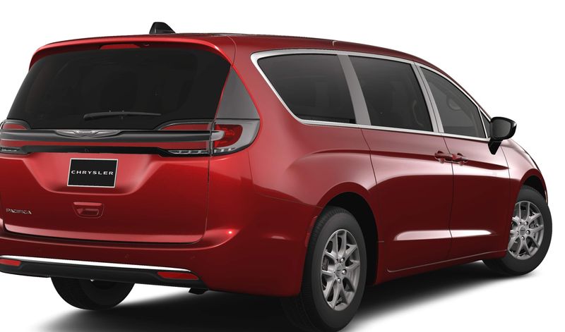 2024 Chrysler Pacifica Touring LImage 2