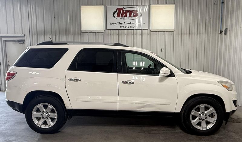 Used 2010 Saturn Outlook XE PremiumImage 2
