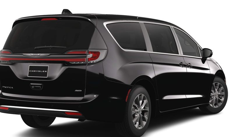 2024 Chrysler Pacifica Touring L AwdImage 2