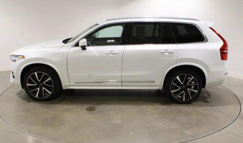 2024 Volvo XC90 AWD Plus photo 2