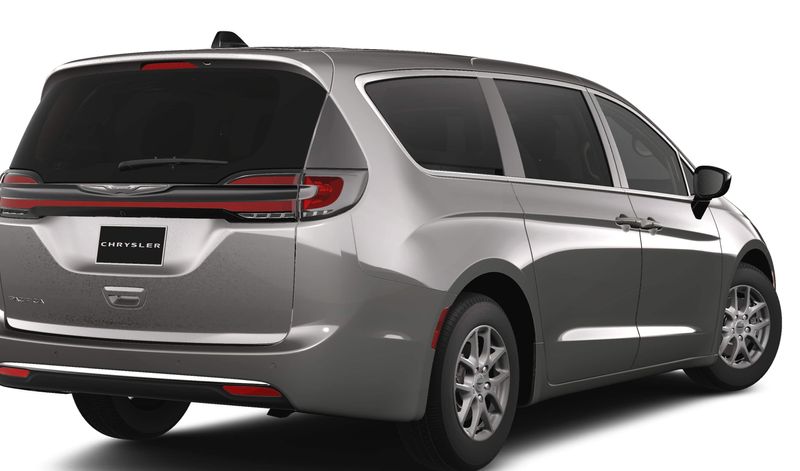 2024 Chrysler Pacifica Touring LImage 2