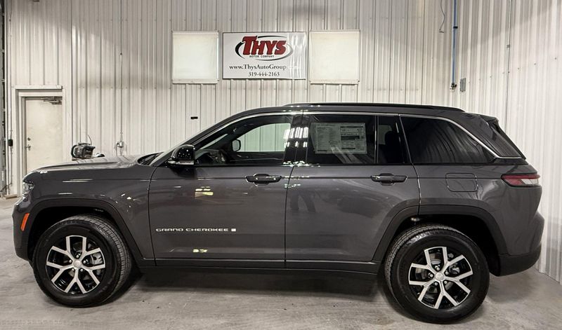 New 2025 Jeep Grand Cherokee Limited 4x4Image 18