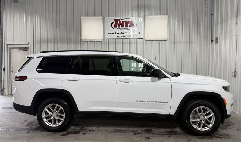 Used 2024 Jeep Grand Cherokee L LaredoImage 2