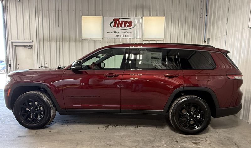 New 2026 Jeep Grand Cherokee L Laredo Altitude 4x4Image 16