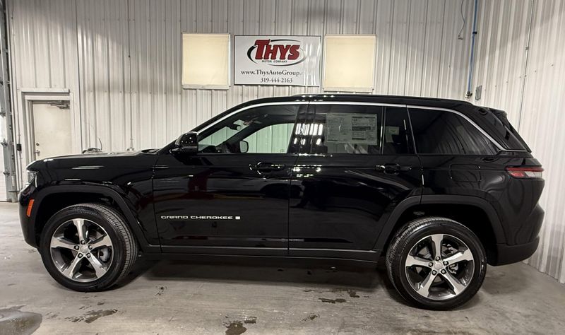 New 2026 Jeep Grand Cherokee Limited 4x4Image 15