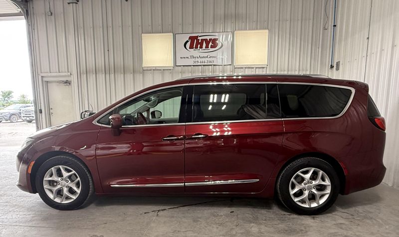 Used 2018 Chrysler Pacifica Touring LImage 13