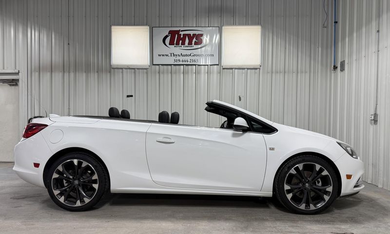 Used 2019 Buick Cascada PremiumImage 2
